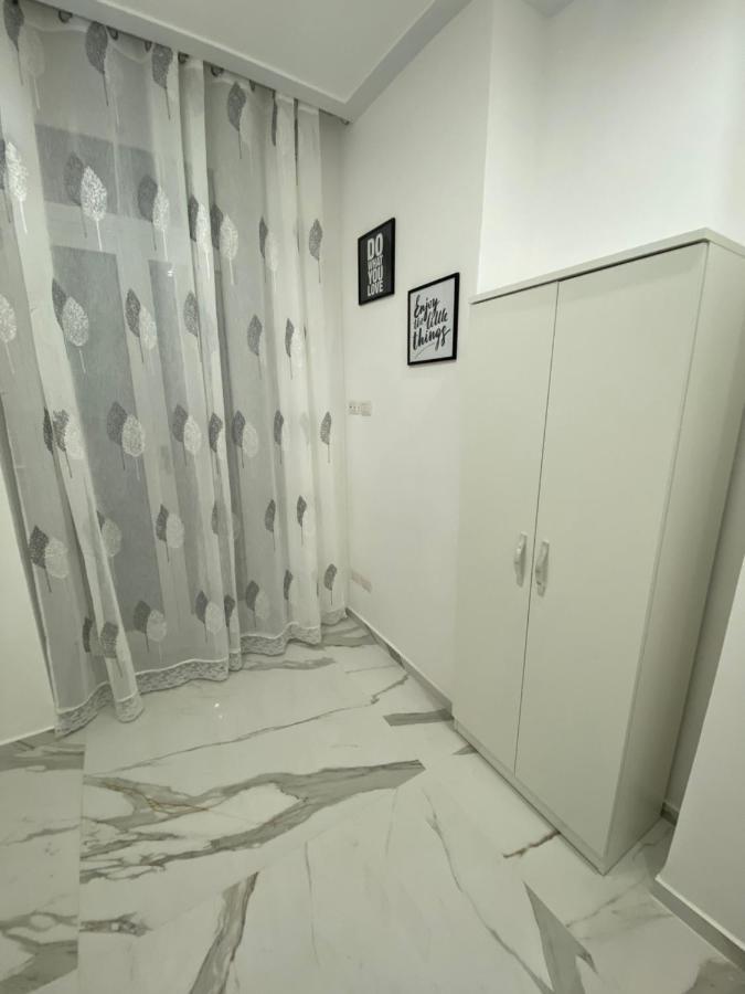 White House * Napoli